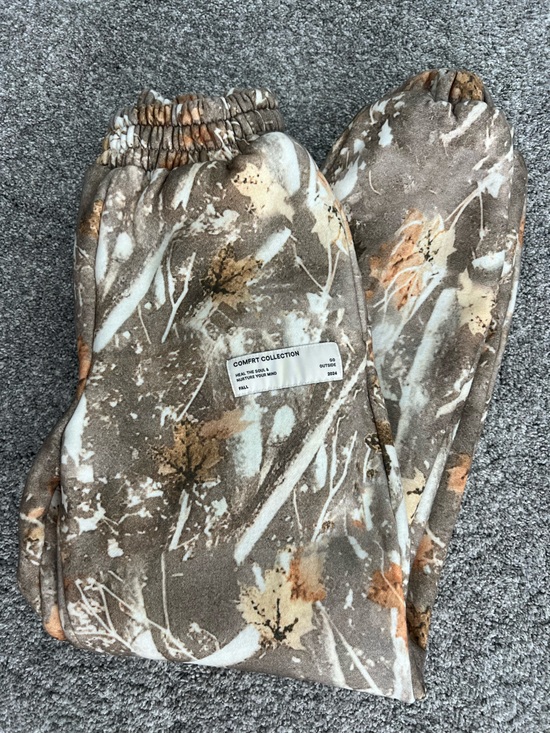 Comfrt Pants - Comfrt Camouflage-Pattern Joggers in Brown & Beige